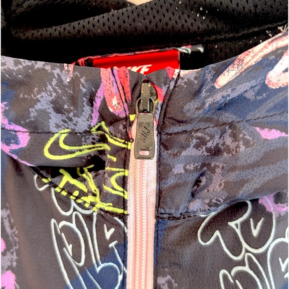 Nike Windbreaker - Picture 3 of 12